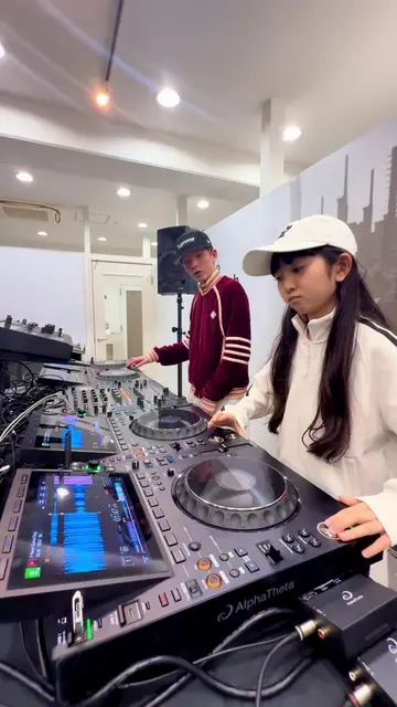 First ever B2B with @DJ ELFIGO 🔥 at the AlphaTheta studio during ZERO FES in Ja