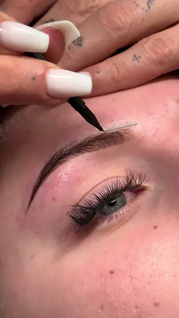 CLEAN BROWS 🤍 #browartist #fürdich #fyp #browlamination #brows 