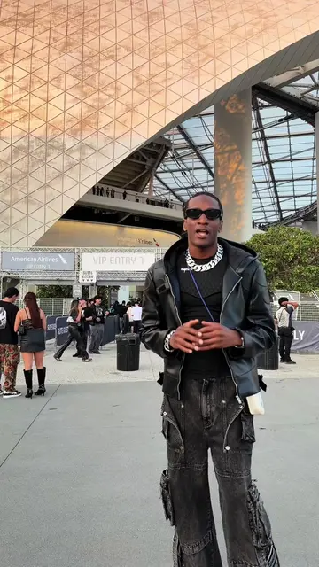I’m finnna be in the pit at the Ye Concert ….almost 😎 @Knotwtr 💧 #ye #kanye #c