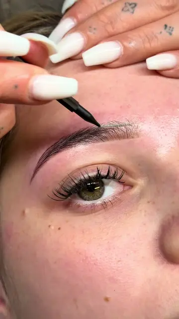 CLEAN BROWS 🫶🏽 #browartist #fürdich #fyp #browlamination #brows 