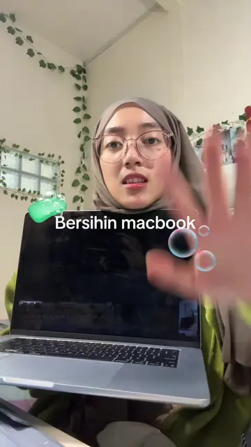 Ternyata ngebersihin layar macbook tuh agak susah yaa wkwkw 
