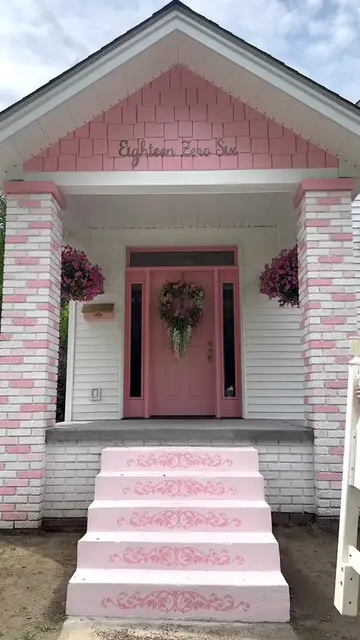 Headboard to Sign: Part 1 #pinkhouse #barbiehouse #pinklover #homerenovation #ho