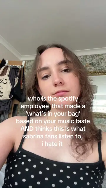 poor Sabrina #whatsinmybag #shelfapp #sabrinacarpenter 