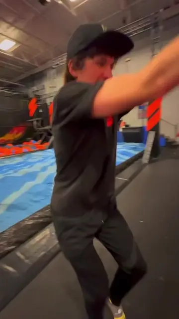 Sky Zone's best Summer Deal Ever 🔥 Are you & your friends going? ✅ #ad #SkyZone