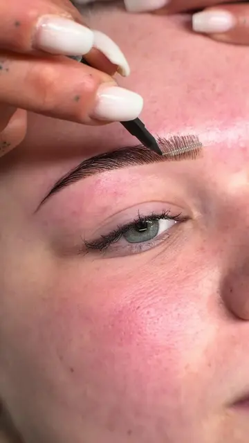 CLEAN BROWS 👩🏽‍🎨 #browartist #fürdich #fyp #brows #browlamination 