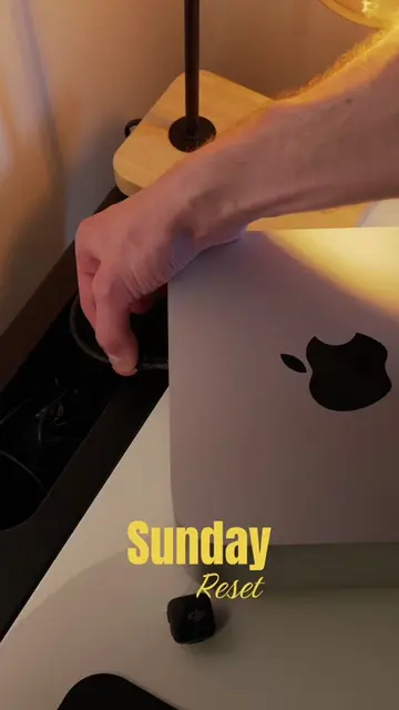 Sunday reset. Do you have a day you clean your setup? I document my life as a co
