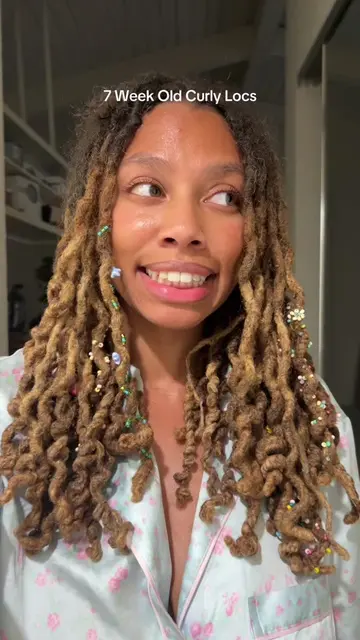 Yall…the locs are getting LONGGG😭🤯🩷 #locs #locsoftiktok #transition #relatabl