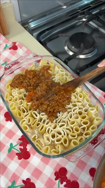 pastel de pasta con carne y MUCHO queso gratinado 🍝🧀 le saqué una foto a mi he