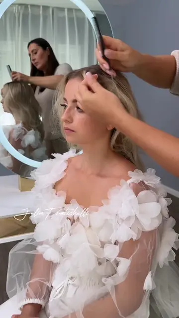 Würdest du diesen Look tragen? #juliafratichelli #juliafratichellibridalhairstyl
