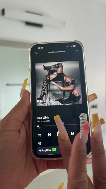 Bad girl energy and another Huda summer!!! 🔥🔥🔥 @hudabubbaaa #hudamustafa #bad