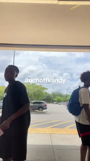 #fyp #viral #trending #entrepreneur #sellingcandy 
