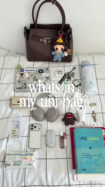 whats in my bag uni edition! tbh in reality i have an extra tote to put all my o
