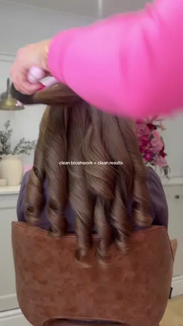 AD @Olivia Garden Europe How you put the hair into the brush, makes all the diff