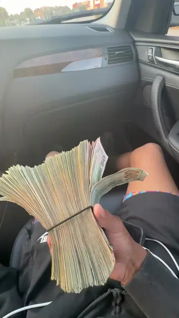 10k in 20s 50s 100 #fyp #moneytok #freebandzgang 