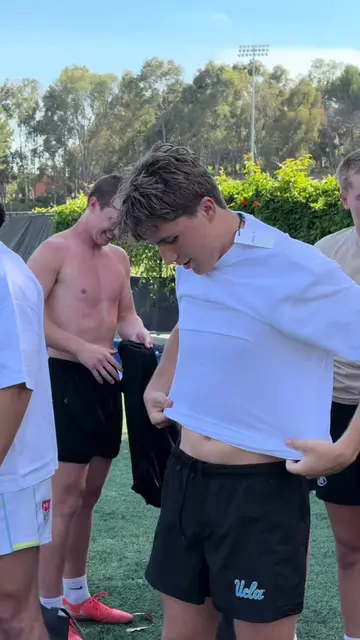 When the social media girl gets distracted #blahblahblah #ucla #college #frat 