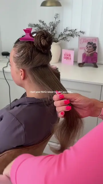 But I can…🤭 Inside my CPD accredited Online Blowdry Masterclass, I teach the te