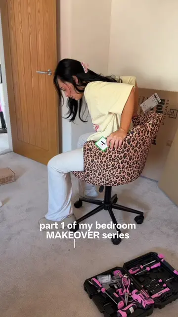 why did I sit on the chair when it was like that lmao😭😭 #vanity #vanitymirror 