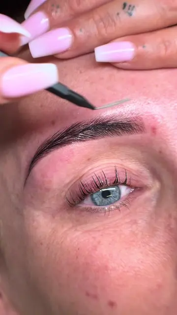 CLEAN BROWS 🫱🏼‍🫲🏽 #browartist #browlamination #fyp #fürdich #brows 