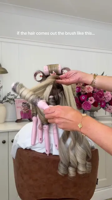 Proof that technique matters🤌🏼✨ #blowout #blowdry #hairtok #hairgoals #hairsty