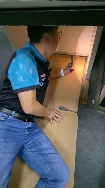 WorkLightWhy hold a light when it can hold itself? 👀 The Makita ML013G and DML8