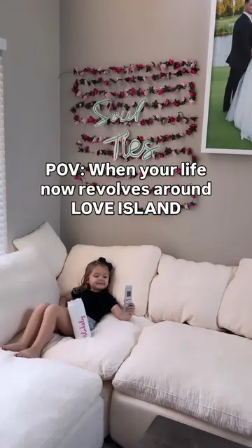 I GOT A TEXT!!🏝️🩷🧡💛 Why do we get so invested into Love Island so much? Haha