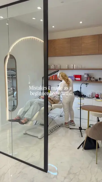Mistakes I made as a beginner brow artist 👇 1️⃣ Waiting until my work was “good