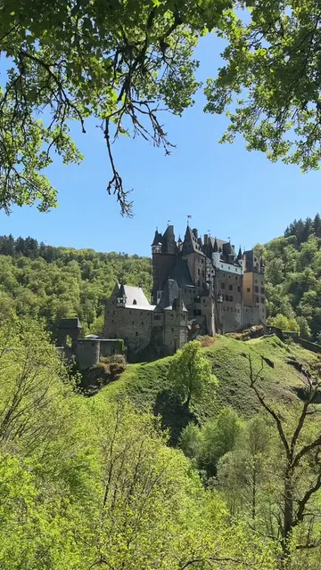 Straight out of a fairytale 🏰🧚 #medievalcastle #castle #germany 