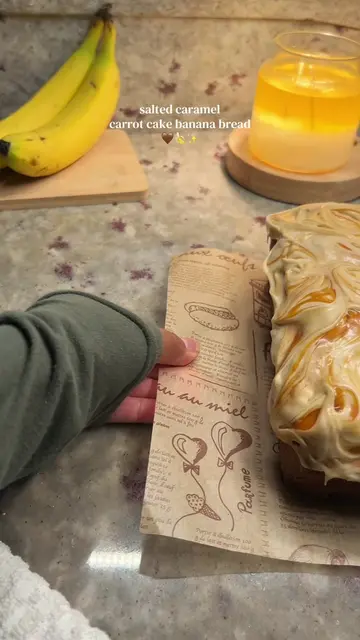salted caramel carrot cake banana bread 🤎✨  recipe: 2 medium ripe bananas, mash