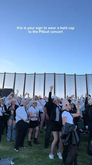 baldies unite🗣️🌎#pitbull #pitbullconcert #pitbulltour #baldies #baldcap 
