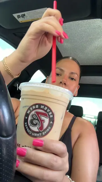 Blondie might be my new go to omg 😍😍😍😍😍😍 @7brewcoffee #nj #clark #7brew #c