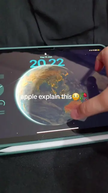 why it is so af laggy #apple #ios26 #ios26wallpaper #fyp #xycba 