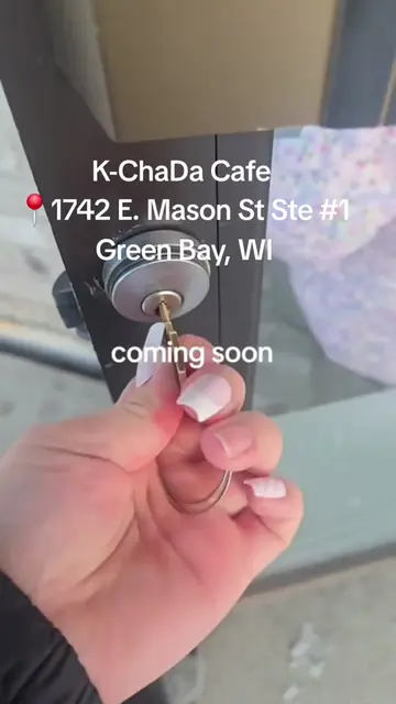 A Cafe & Handmade Nails Stand in One! 💅🧋✨ Enjoy your boba and sweet treats, an
