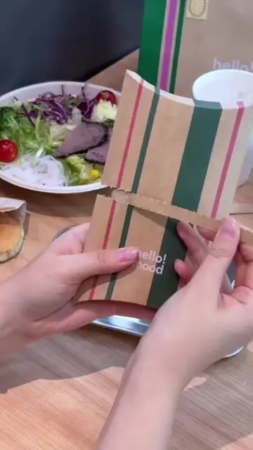 Make your sandwiches stand out with fully customizable flat sandwich packaging. 