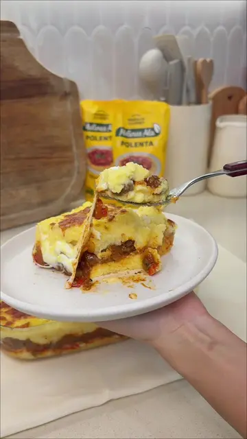 Pastel de carne con polenta 😏✨ Con mucho queso y perfecto para salir de lo clás