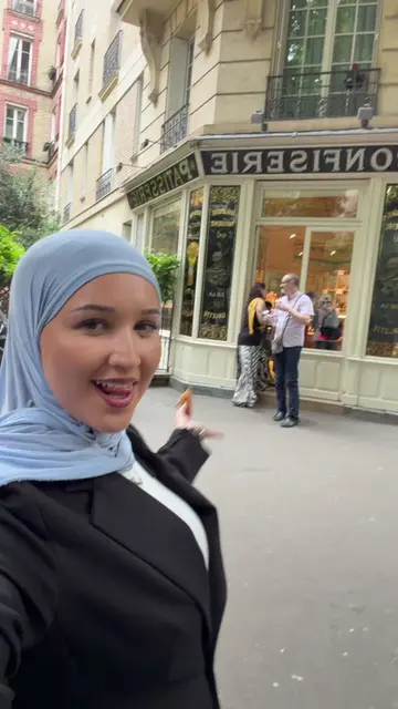 I’m suck a neek for miraculous ladybug AND I FOUND MARINETTE’S HOUSE #paris #mir