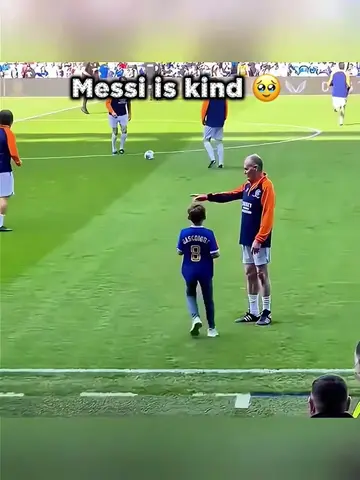 Messi is kind 🥹 #messi#footballtogether#football#barca#fyp