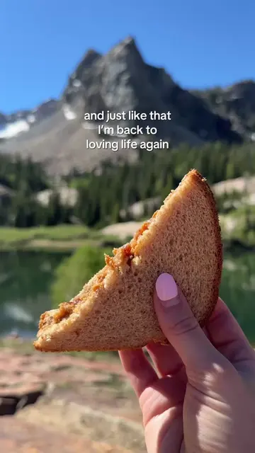 a sandwich in the mountain is all you need! Hike Info: 📍Lake Blanche, UT ~6 mil