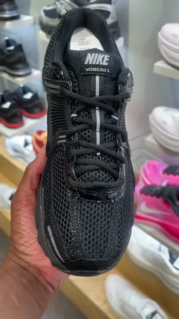 Nike Vomero 5 All Black🖤 #nike #vomero #sneakers #vomero5 #blackshoes 