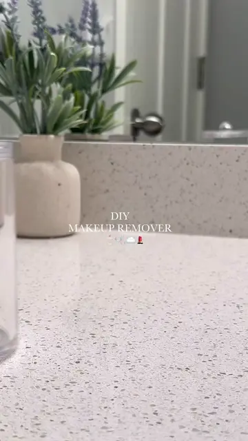 Save this DIY makeup remover for later! ✨🤍 Ingredients: 🫧 1 cup water 🧼 2 tbs
