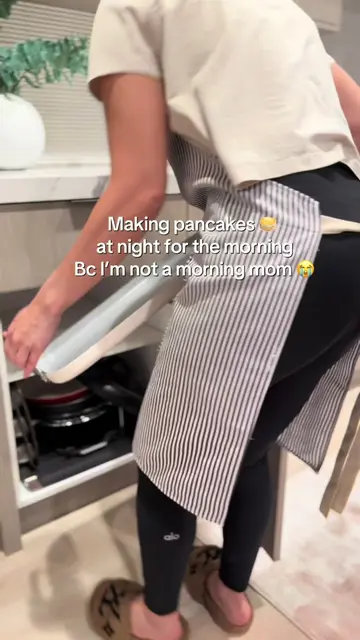 Best fluffy pancakes recipe  🥞  1 & 1/2 cups plain flour 2 & 1/2 tsp baking pow