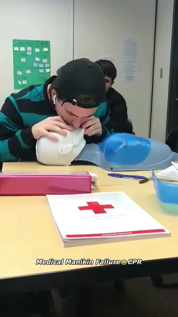 Medical Manikin Failure😂#fail#simulation #mannequin #robot #funny 