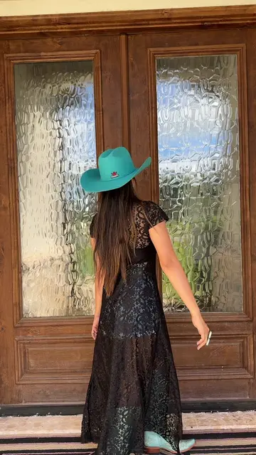 Impatiently waiting for my next event so I can rock this outfit! ✨ Which combo a
