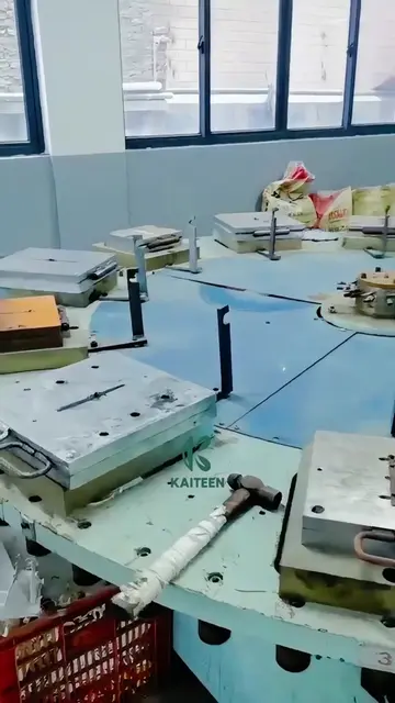 How slide sandals are produced for large-volume orders #SlideSandals #OnePieceSh