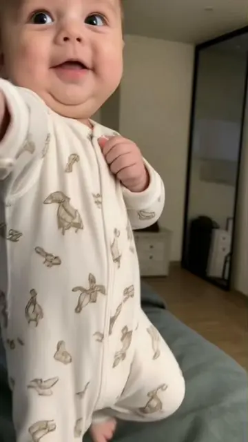 Ai baby dance  #capcut #pioneertemplate #capcutpioneer #aidnce #fry 