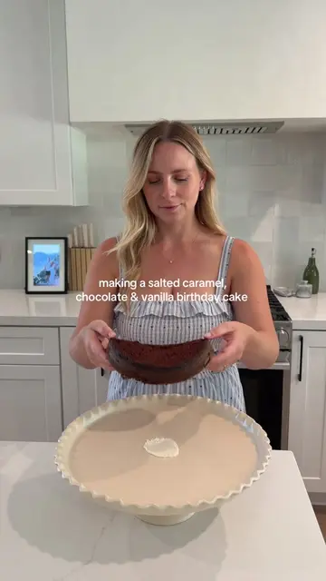 Making a salted caramel, chocolate & vanilla birthday cake for my mom 🫶🏼🎂🍰 #