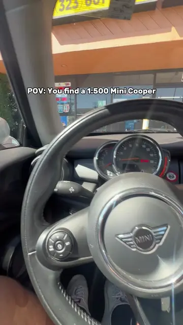 1:500 😱!  • • • • • #beststudentjobintheworld #RedBullMiniCooper #RedBull #LosA