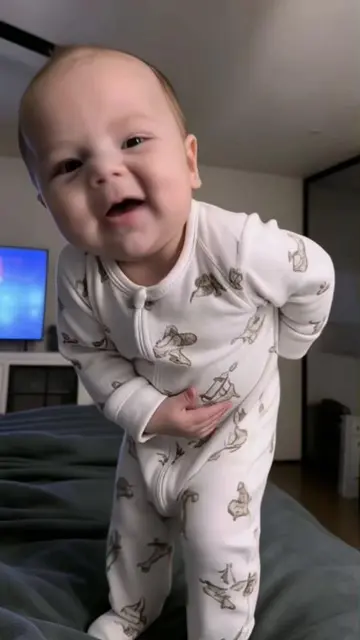 Ai baby dance!! #capcut #pioneertemplate #capcutpioneer #aidance #fry 