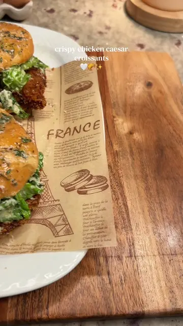 crispy chicken caesar salad croissants 🥗🥐 these over the wraps anyday omg 😣  