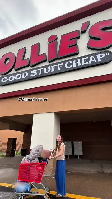 #OlliesPartner Ollie’s is now open in Davenport! 🎉 I went in for books and left