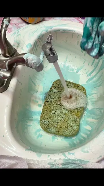 🩵🩵 I love a good pasty rinse 🚿 #spongesqueezing #CleanTok #asmr #pasterinse #